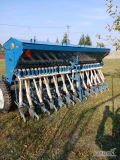  Siewnik Poznaniak , redlice z dociskiem , przekładnia olejowa , znaczniki , duża skrzynia ok 450 kg , garażowany , idealny do agregatu...