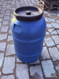 Sprzedam beczki po spożywce pojemność 200l z deklami. 
