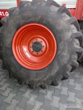 Koła 620/75R30 Firestone, felgi w oryginale, opony nie klejone. Koła w stanie bdb, bezdętkowe, pasują do modeli kombajnu Claas Mega 204,...