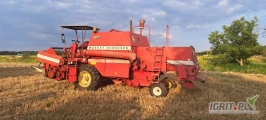 Sprzedam kombajn marki Massey Ferguson 2.5m. 
