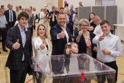 Karol Nawrocki Prezydentem RP. Na kogo głosowała wieś?
