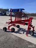 Zgrabiarka karuzelowa firmy Metal Technik to maszyna rolnicza służąca do mechanicznego zagrabiania suchej trawy, czyli siana. Zgrabiarka...