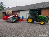 Oferuję usługę mechanicznego zbioru porzeczki czarnej czerwonej kombajnem Joanna 5. Najnowszy model, bardzo duża dokładność zbioru....