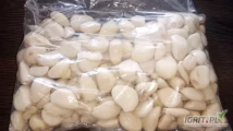 Witam sprzedam czosnek do kwaszenia ogórków obrany pakowany po 1 kg super cena jedyne 8zl kg dostępna około 600kg 